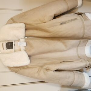 Chic Shearling Women's Jacket in Cream
